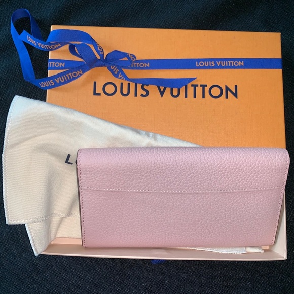 ❌SOLD❌ Louis Vuitton Taurillon Capucines Wallet - Picture 2 of 4